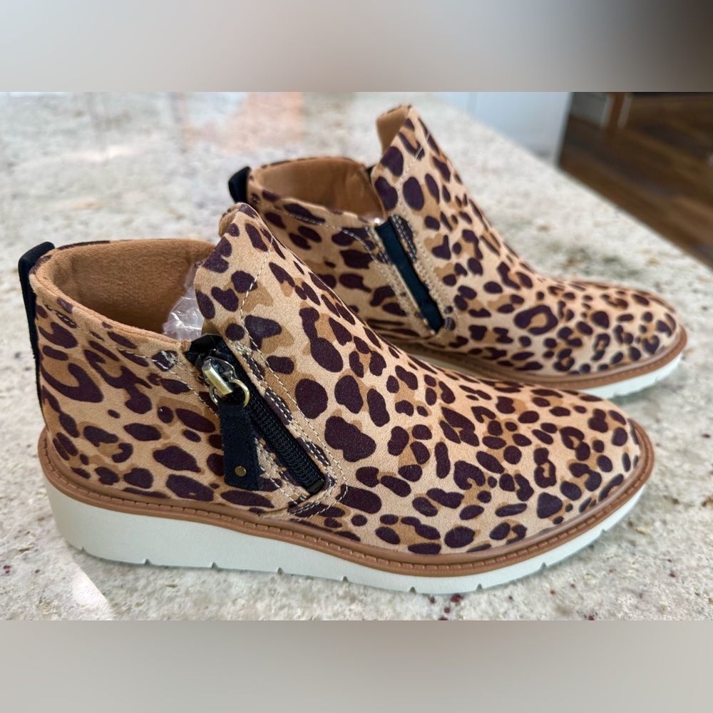 Dr. Scholl's "Lanyn" leopard Print Ankle Boots "NEW"